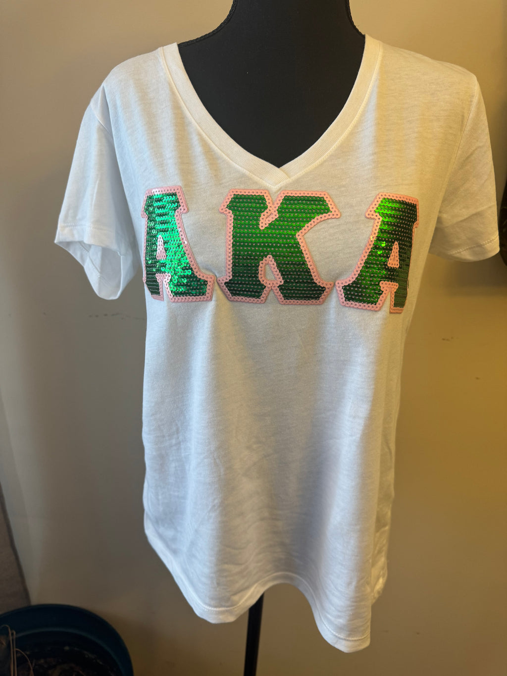 AKA SEQUIN PINK/GREEN WHITE V-NECK