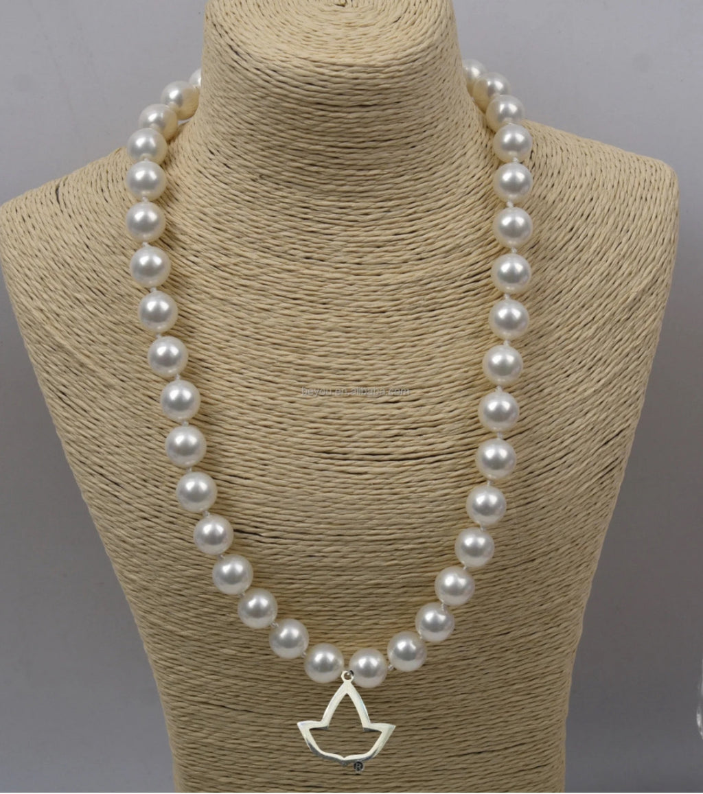 AKA IVY PEARL MEDIUM NECKLACE